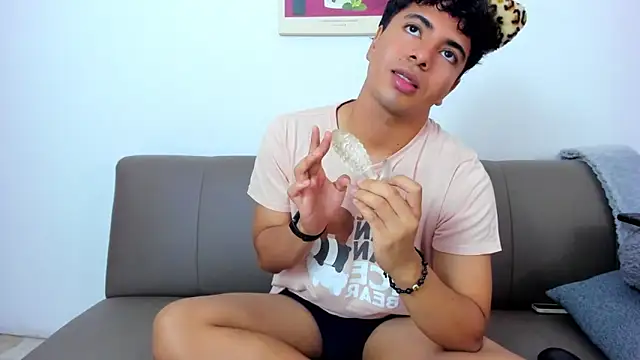 Snapshot of cherry_blossom77 chatting on 12/18/25, 12:33 cherry blossom77 online show from 12/18/25, 12:33