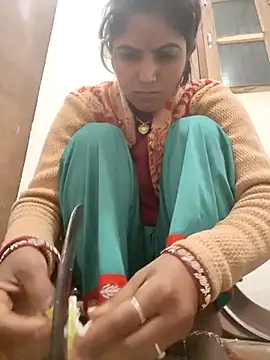 Snapshot of Lucky_hote chatting on 12/17/25, 01:00 Lucky hote online show from 12/17/25, 01:00