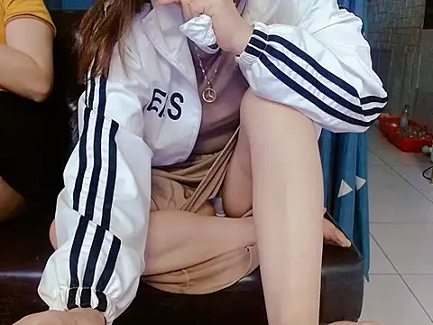 Snapshot of Midu_9x chatting on 12/18/25, 10:54 Midu 9x online show from 12/18/25, 10:54