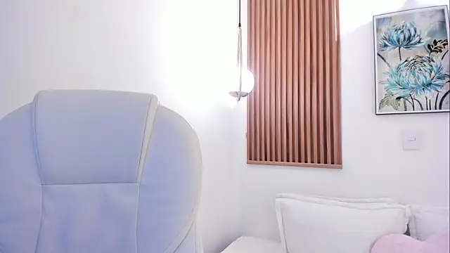 lia quinn online show from 12/23/25, 04:10