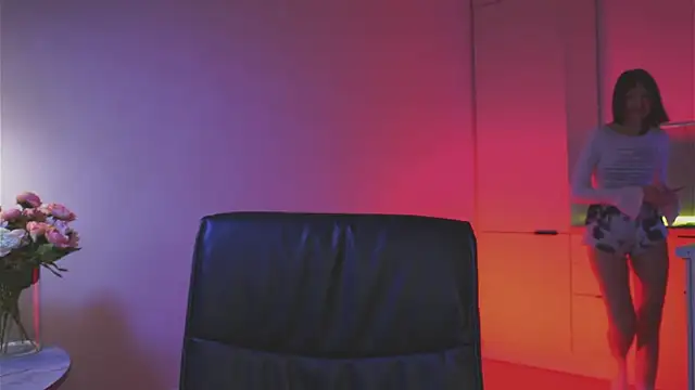 Leyla crsh online show from 04/19/26, 05:29