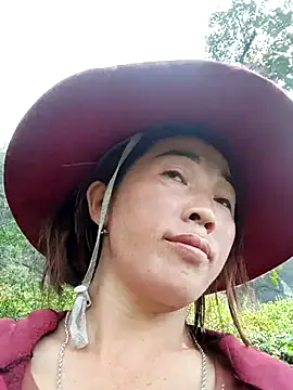 Snapshot of seacyre chatting on 05/22/26, 12:51 seacyre online show from 05/22/26, 12:51
