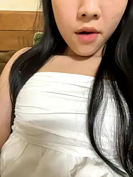 Snapshot of Xuxuxx chatting on 12/16/25, 11:04 Xuxuxx online show from 12/16/25, 11:04