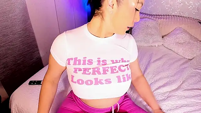 AntonellaFerrerr 1 online show from 04/22/26, 04:48