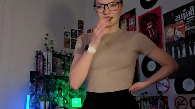 JeaneneWoltz online show from 12/22/25, 09:06