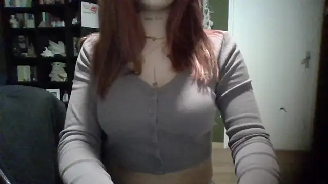 babyfireee online show from 12/18/25, 08:26