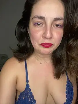 Snapshot of sweetrosedance chatting on 01/18/26, 07:01 sweetrosedance online show from 01/18/26, 07:01