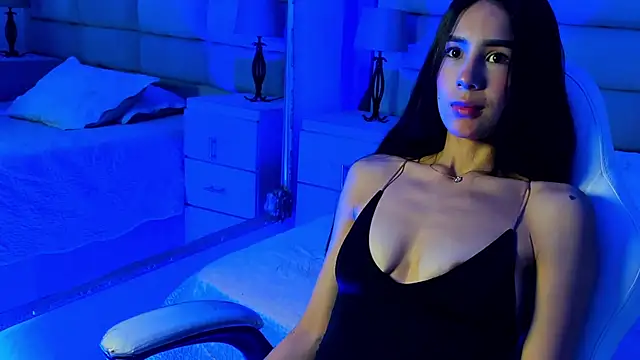 Snapshot of KhloeTyler chatting on 12/17/25, 01:06 KhloeTyler online show from 12/17/25, 01:06