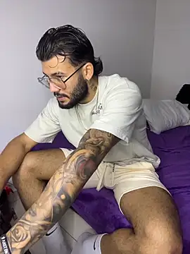 thedragonboyxxx online show from 02/02/26, 04:00