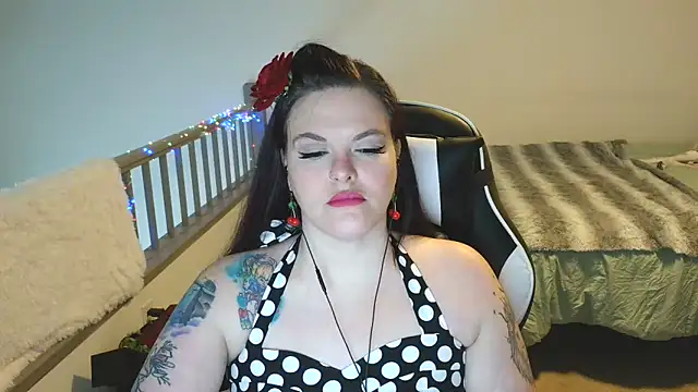 VixieVanderbilt online show from 12/17/25, 04:46