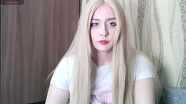 Snapshot of Nikki_Roseana chatting on 12/17/25, 04:24 Nikki Roseana online show from 12/17/25, 04:24