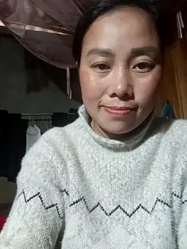 Chloe-ee online show from 12/19/25, 03:24