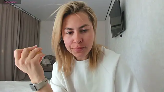 Roxi Joy online show from 05/15/26, 11:17