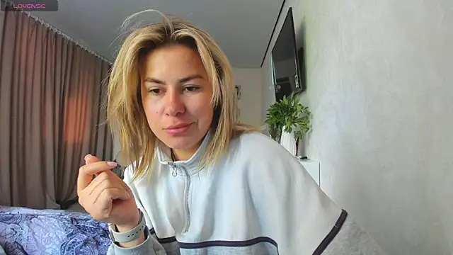 Roxi Joy online show from 05/28/26, 06:54