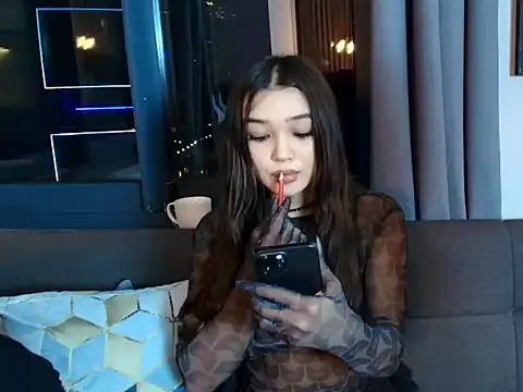 Snapshot of Cassara chatting on 12/18/25, 07:09 Cassara online show from 12/18/25, 07:09