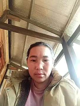 Snapshot of shy-jan chatting on 12/17/25, 05:35 shy-jan online show from 12/17/25, 05:35