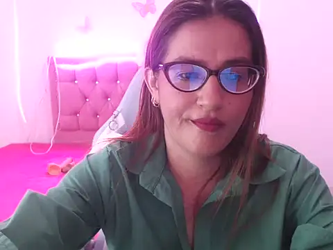 Snapshot of NathyVega chatting on 12/18/25, 02:06 NathyVega online show from 12/18/25, 02:06