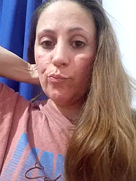 Snapshot of SofiEsteves chatting on 12/18/25, 01:44 SofiEsteves online show from 12/18/25, 01:44