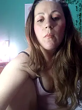 Snapshot of SofiEsteves chatting on 12/21/25, 05:31 SofiEsteves online show from 12/21/25, 05:31