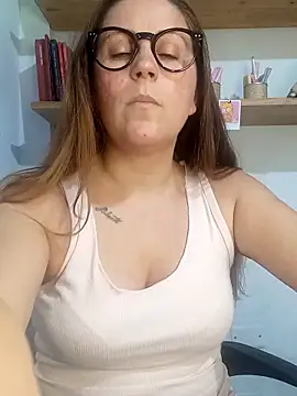 Snapshot of SofiEsteves chatting on 02/17/26, 05:41 SofiEsteves online show from 02/17/26, 05:41