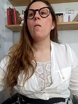 Snapshot of SofiEsteves chatting on 05/13/26, 01:41 SofiEsteves online show from 05/13/26, 01:41