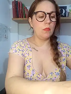 Snapshot of SofiEsteves chatting on 06/05/26, 12:33 SofiEsteves online show from 06/05/26, 12:33