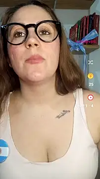 Snapshot of SofiEsteves chatting on 06/26/26, 12:42 SofiEsteves online show from 06/26/26, 12:42