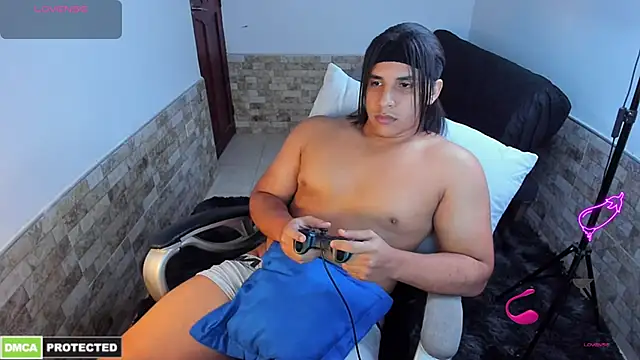 Snapshot of latinboyfit chatting on 02/03/26, 02:53 latinboyfit online show from 02/03/26, 02:53