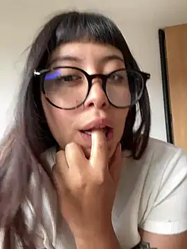 Snapshot of justmariee chatting on 05/12/26, 03:53 justmariee online show from 05/12/26, 03:53
