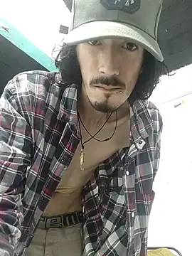 Snapshot of sk8-boy chatting on 05/04/26, 04:03 sk8-boy online show from 05/04/26, 04:03