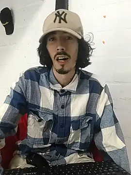 Snapshot of sk8-boy chatting on 05/07/26, 04:12 sk8-boy online show from 05/07/26, 04:12