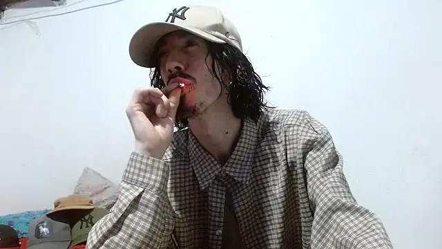 Snapshot of sk8-boy chatting on 07/22/26, 11:40 sk8-boy online show from 07/22/26, 11:40
