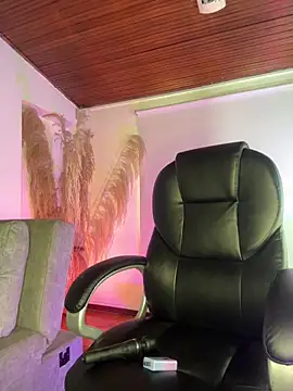 Amelie Wine online show from 04/14/26, 04:13