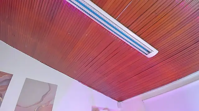 Amelie Wine online show from 04/15/26, 04:03