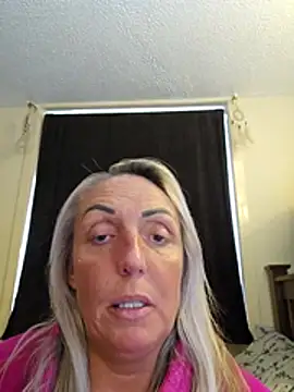 Snapshot of theblondecocklover chatting on 05/08/26, 05:40 theblondecocklover online show from 05/08/26, 05:40