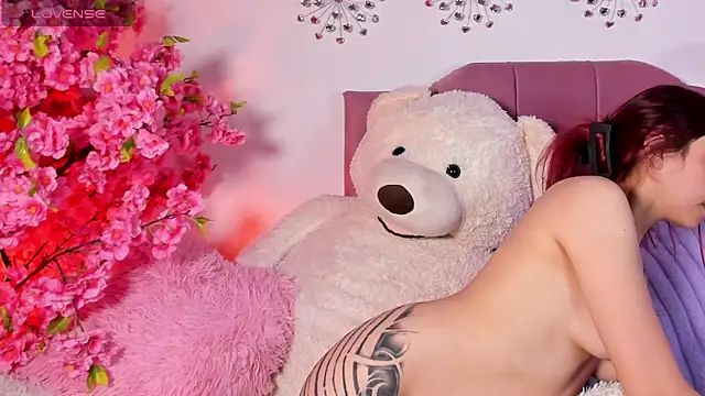 Nickie reed  online show from 04/21/26, 02:51