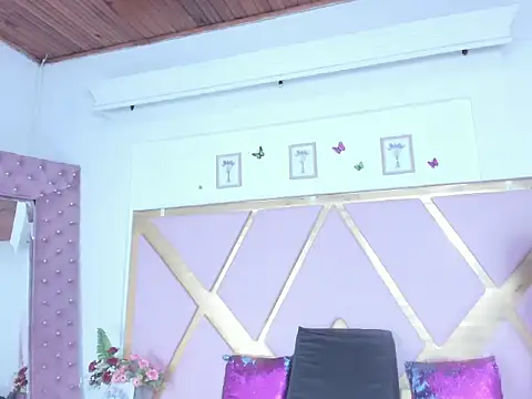 ShantallFoxxie online show from 12/21/25, 12:45