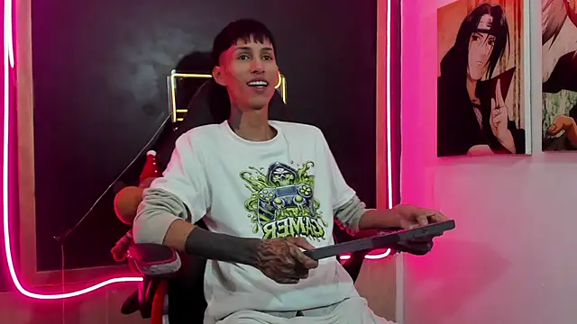 Snapshot of Daniel_Deluc77 chatting on 12/18/25, 12:22 Daniel Deluc77 online show from 12/18/25, 12:22