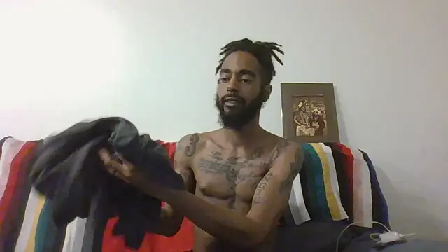 Snapshot of AverageAnt_ chatting on 02/18/26, 02:40 AverageAnt online show from 02/18/26, 02:40