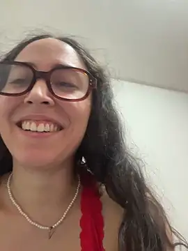 Snapshot of LatinDoll8 chatting on 04/20/26, 04:48 LatinDoll8 online show from 04/20/26, 04:48
