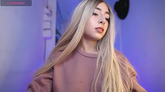 Snapshot of channel_blondee chatting on 02/06/26, 10:02 channel blondee online show from 02/06/26, 10:02