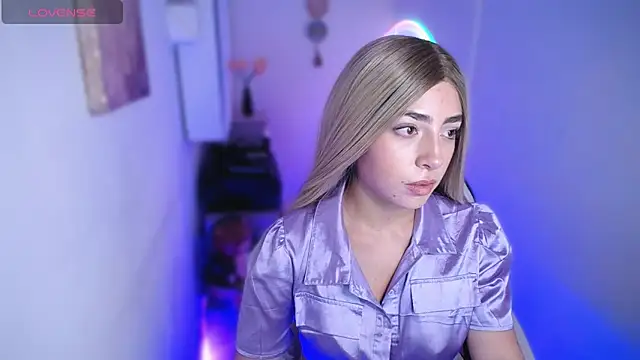 Snapshot of channel_blondee chatting on 03/11/26, 08:37 channel blondee online show from 03/11/26, 08:37