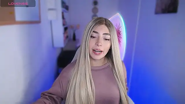 Snapshot of channel_blondee chatting on 03/20/26, 10:14 channel blondee online show from 03/20/26, 10:14