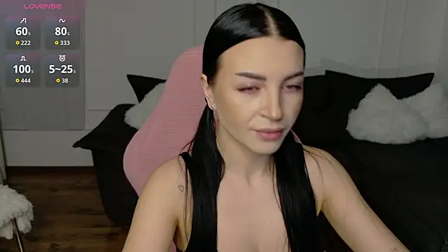 Snapshot of Lady_charm__ chatting on 04/25/26, 04:59 Lady charm online show from 04/25/26, 04:59