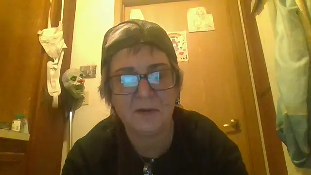 becky1111 online show from 04/12/26, 01:43