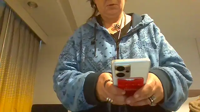 becky1111 online show from 04/17/26, 01:36