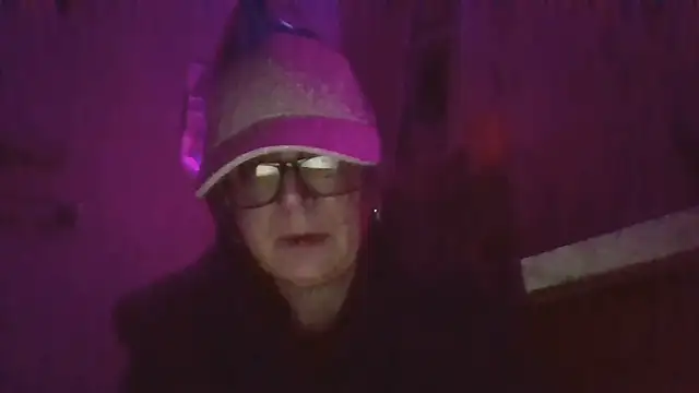 becky1111 online show from 04/19/26, 10:36