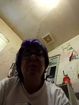 Snapshot of becky1111 chatting on 06/20/26, 10:23 becky1111 online show from 06/20/26, 10:23