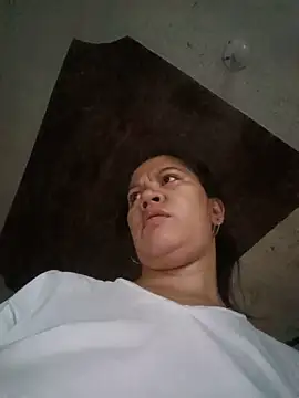 Snapshot of annawet chatting on 05/17/26, 11:23 annawet online show from 05/17/26, 11:23