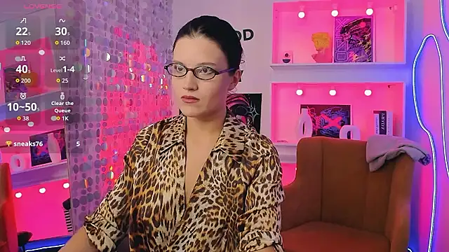 Snapshot of RowenMoon chatting on 02/14/26, 10:06 RowenMoon online show from 02/14/26, 10:06